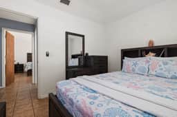 Stadium House Port Isabel - Image 4