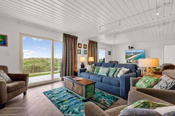 Seagull's Beachfront Retreat Near Island Bike Path - Image 1