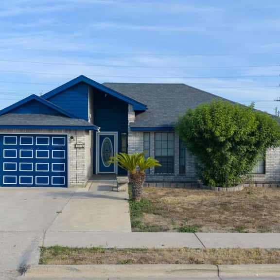 Stadium House Port Isabel - Image 1