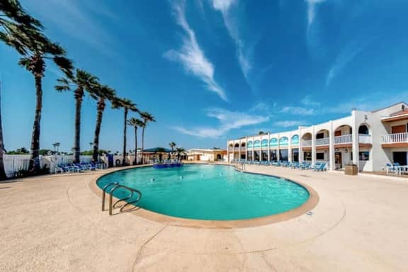 Escape: Golf, Pools, Jacuzzi, Near Attractions