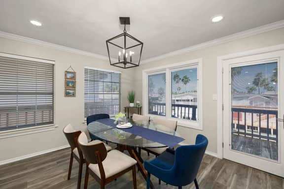 Scallop Waterfront Cottage @ LIV Gateway to Mars