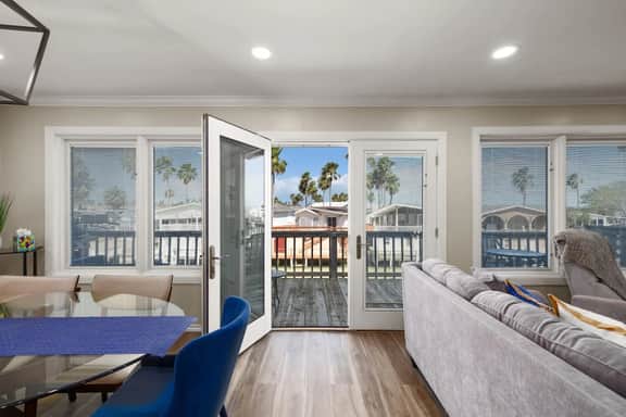 Scallop Waterfront Cottage @ LIV Gateway to Mars