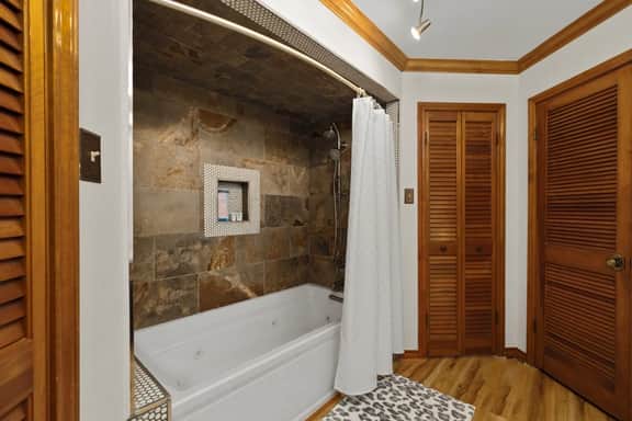 Vintage Home - Image 3