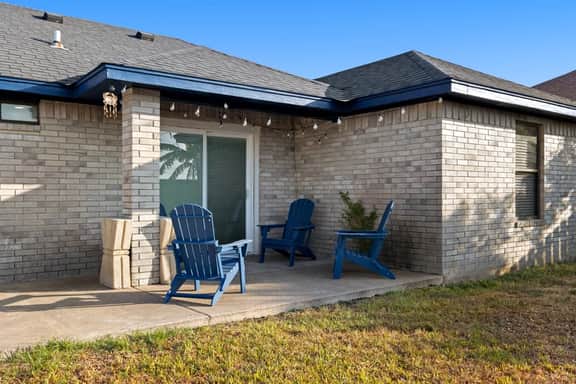Stadium House Port Isabel - Image 2