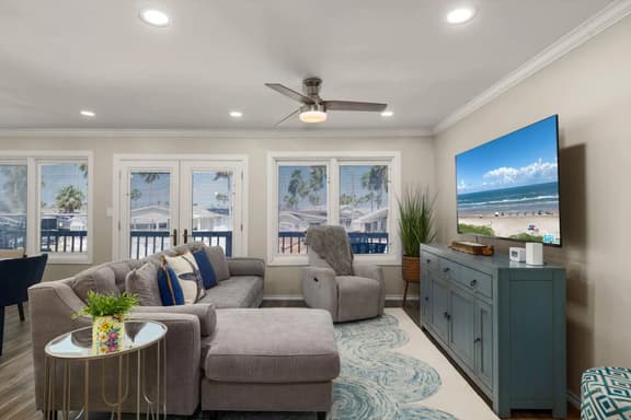 Scallop Waterfront Cottage @ LIV Gateway to Mars